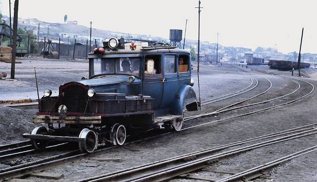 Un antiguo autocarril en Iquique en 1977. — con Mario Villalón Maldonado.