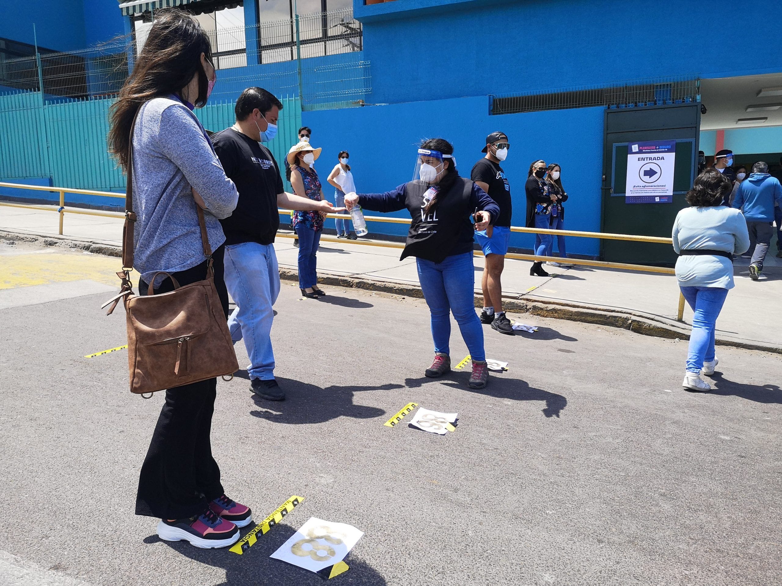 En el Colegio Hispano Británico para mesa cuenta con su respectiva fila.