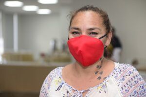 Yanka Pierola, participante del programa y costurera de caleta Caramucho.