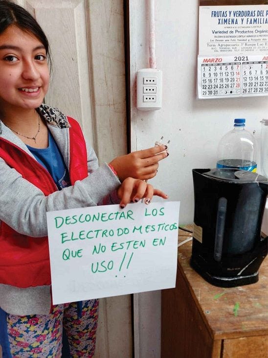 Las participantes tambien delegan responsabilidades a sus hijas e hijos para contribuir en el ahorro de energia