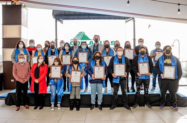 19 vecinos del litoral sur de Iquique completan su educación escolar en Programa de Nivelación de Estudios
