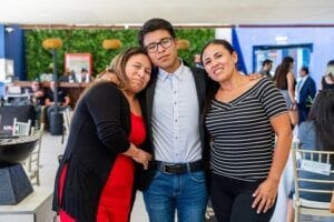 Albert Taquichiri su madre y tia