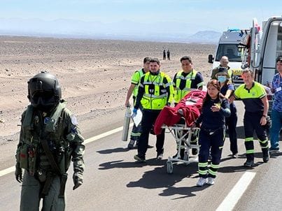 Fuerza Aérea realizó evacuación aeromédica a un adulto tras accidente automovilístico en ruta Internacional Huara Colchane 1 IMG 20231221 WA0133
