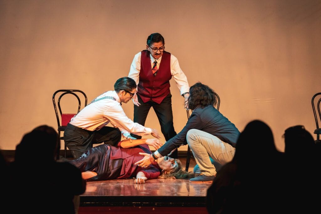 FOTOS OBRA DES GENERO TEATRO ARLEQUIN DE ARICA 2