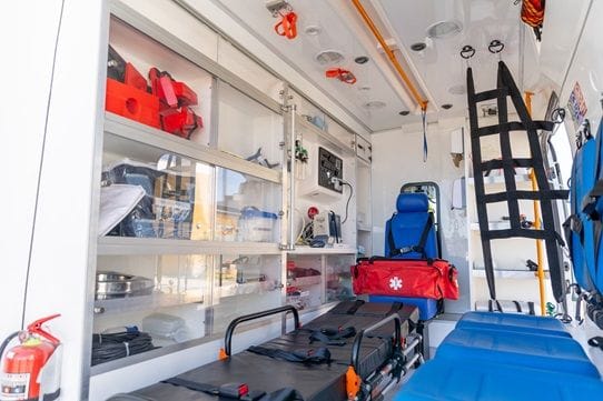 Collahuasi y Municipalidad de Pica se unen para reforzar la atención de emergencia comunal con nueva y moderna ambulancia 1 Implementos