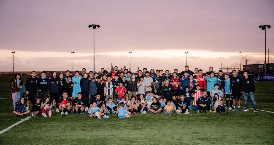Más de 200 niños y jóvenes de localidades del borde costero sur de Iquique participaron en clínicas deportivas 1 Clinica Caramucho 2