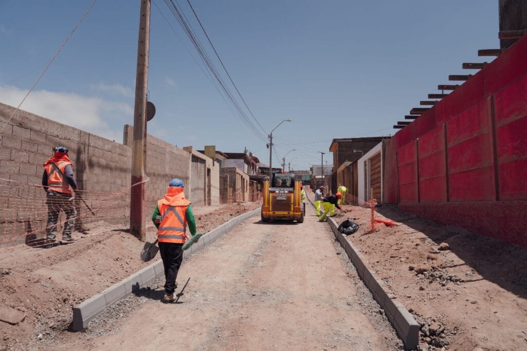 Avanzan obras de pavimentación en los sectores Cerro Tarapacá y El Boro tras renovación de redes sanitarias 1 Pavimentacion AH 4