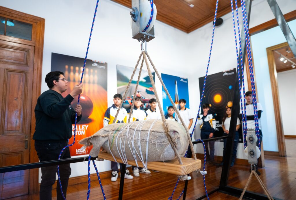 Sala de Arte Casa Collahuasi cierra 2025 con más de 33 mil visitantes y una temporada marcada por la ciencia, literatura e historia 1 Expo Museo Newton 2