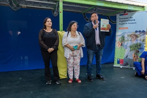 El seremi Eduardo Justo destaco a las funcionarias a cargo de la autoria y la coordinacion del cuento