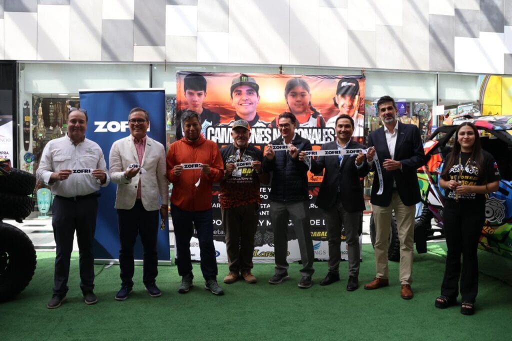 Buggies de Rally rugen y cubren de adrenalina los pasillos del Mall ZOFRI 1 2