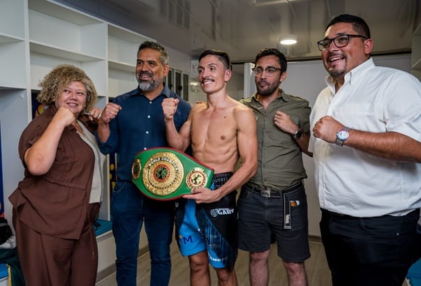 La Tierra de Campeones escribe una nueva historia: iquiqueño “Pato” Carrión se corona primer campeón mundial de boxeo 2
