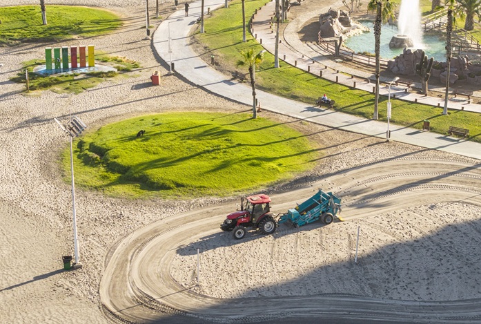 Collahuasi incorpora mayor innovación al cuidado del borde costero urbano de Iquique 2 Nueva Barredora 01 1