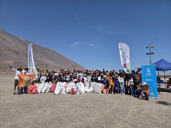 Seremi del Medio Ambiente, Municipio de Iquique, organizaciones y vecinos se unen en limpieza del Humedal Urbano Playa Blanca 2 Humedal Urbano Playa Blanca 2