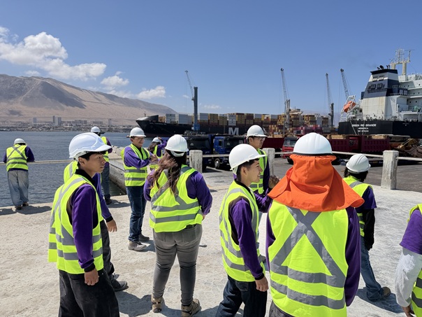 Estudiantes de Pozo Almonte viven experiencia logística en Puerto de Iquique 2 Liceo Pozo 02