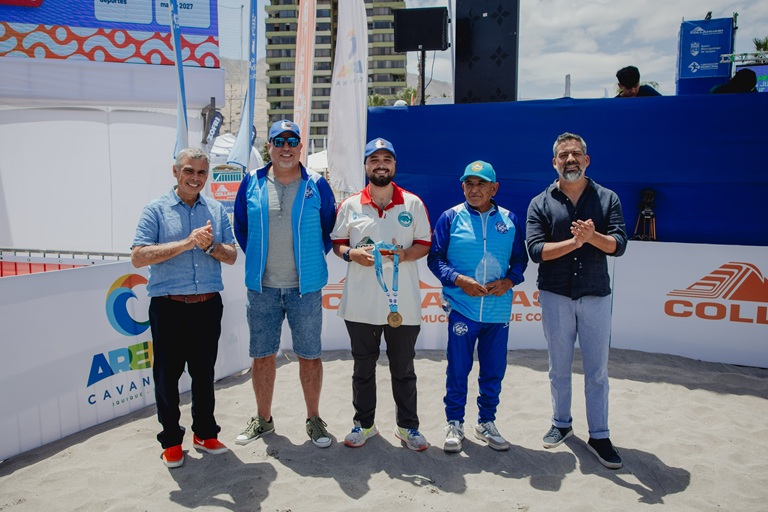 BT400 Iquique 2026 coronó a jugadores de Italia, España, Rusia y Brasil como campeones en tenis playa 2 Reconocimiento a deportistas en fotografia Submarina 1