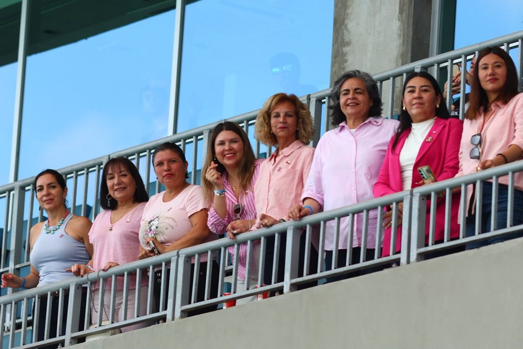 “Dragones Celestes” se suman a campaña Octubre Rosa impulsada por la SEREMI de Salud de Tarapacá 1 WhatsApp Image 2026 10 12 at 5.50.36 PM