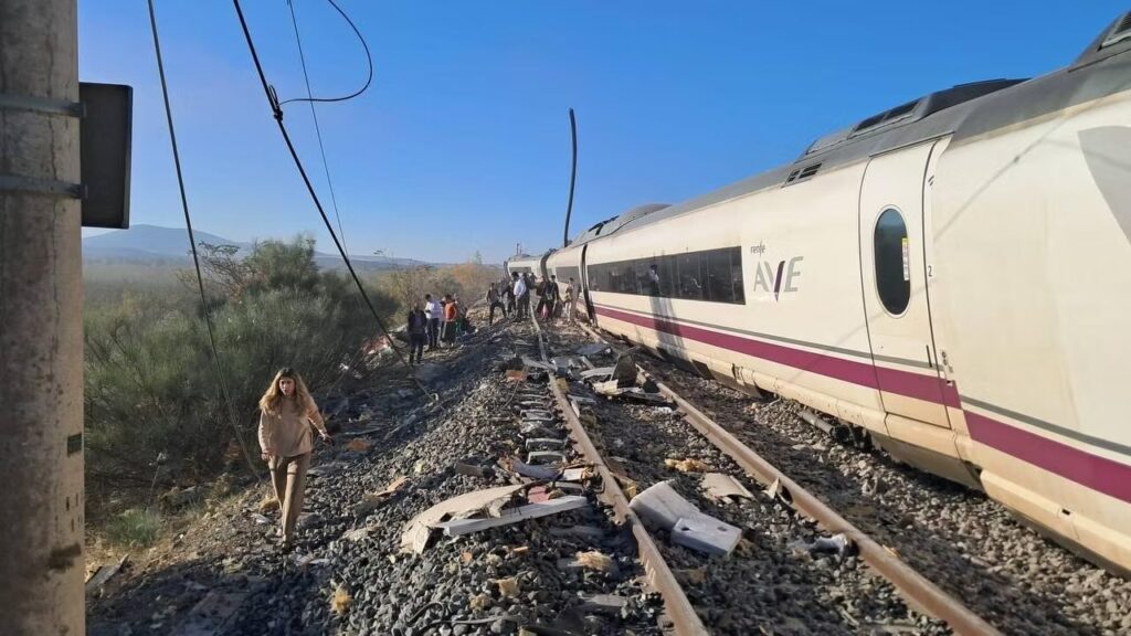 Choque de dos trenes de pasajeros en España deja muertos y decenas de heridos 1 tren dos